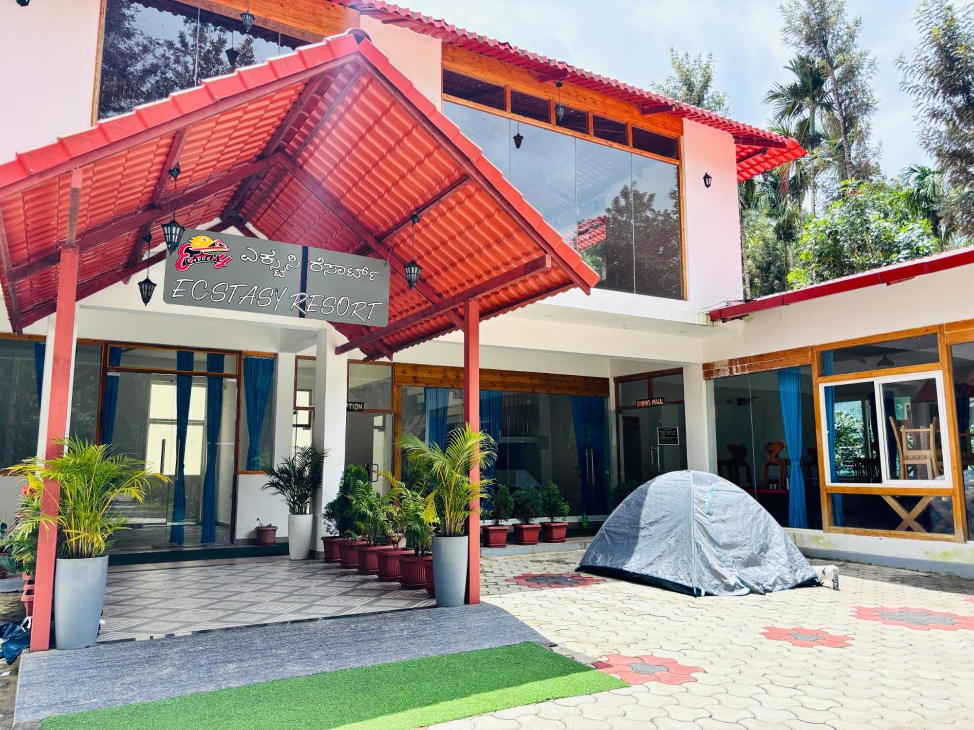 Ecstasy Tent Stay With Swimming Pool & Common Washroom Chikmagalūr 외부 사진